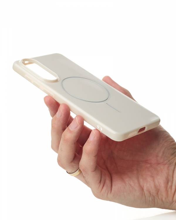 Чехол Glamour Beats Case with MagSafe для Samsung S25 Edge natural titanium