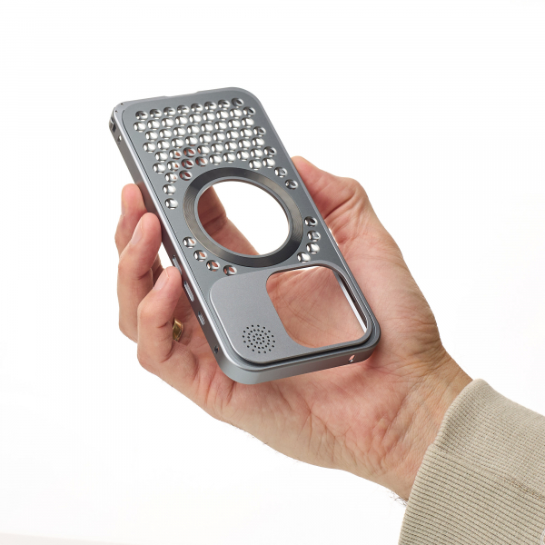 Металлический чехол AROMA PERFORATED METAL с поддержкой MagSafe для iPhone 14 Pro Max серый