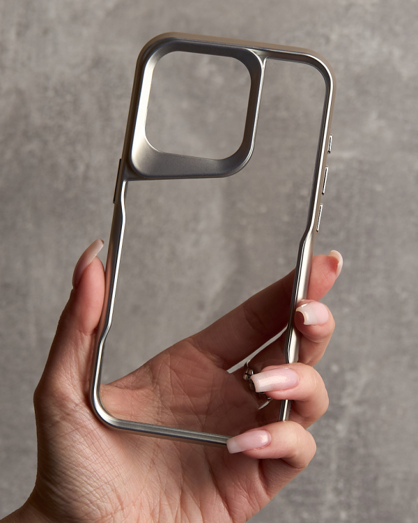 Пластиковый чехол NEWZONE для iPhone 15 Pro Max серебряный