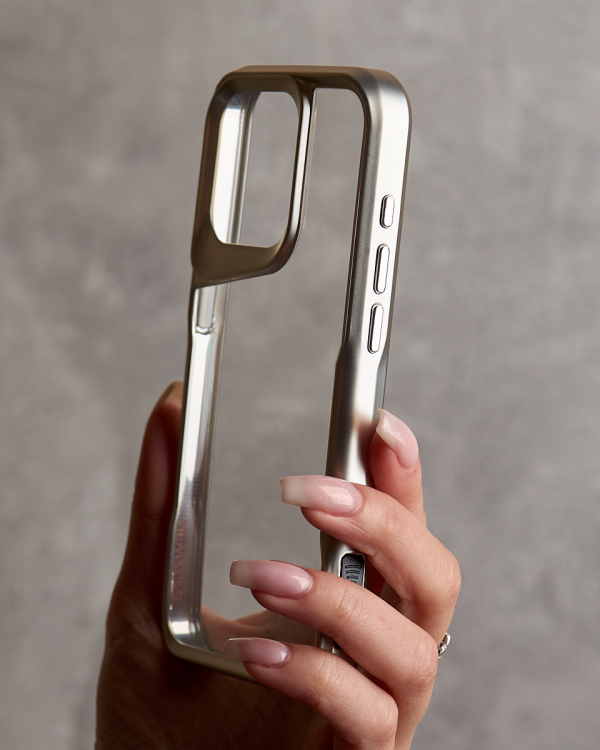 Пластиковый чехол NEWZONE для iPhone 15 Pro Max серебряный