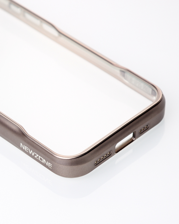 Пластиковый чехол NEWZONE для iPhone 15 Pro Max золотой