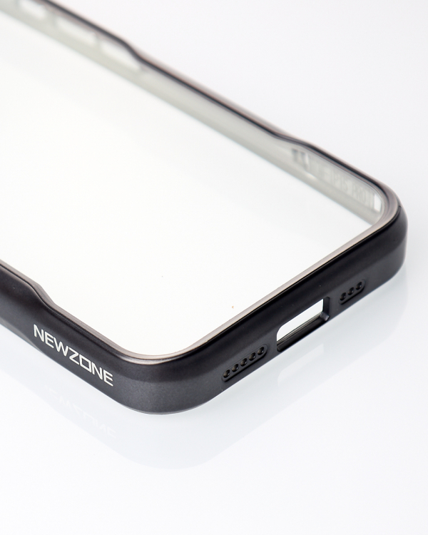 Пластиковый чехол NEWZONE для iPhone 15 Pro Max черный