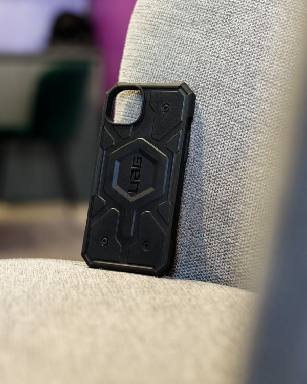 Противоударный чехол UAG для IPhone 14 Pro black
