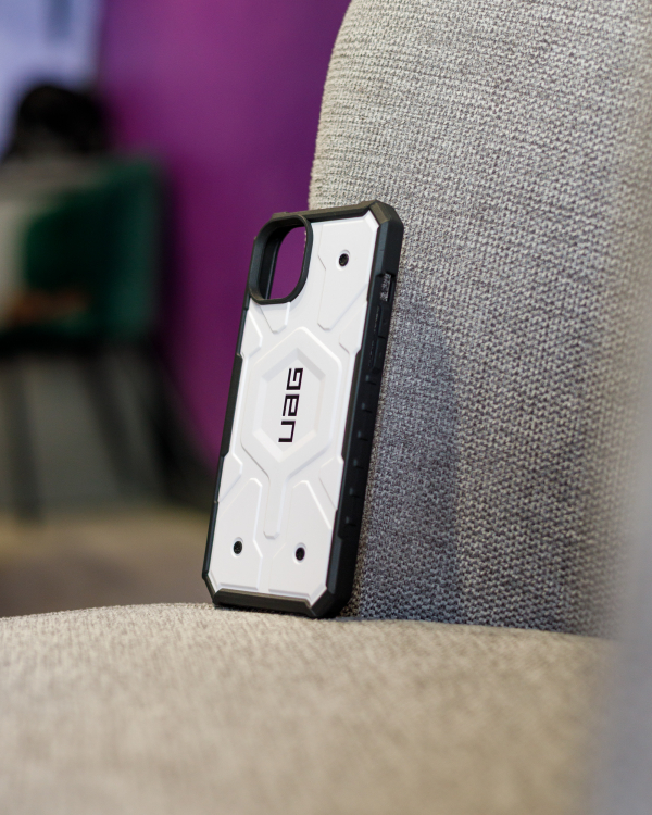 Противоударный чехол UAG для IPhone 14 Pro white