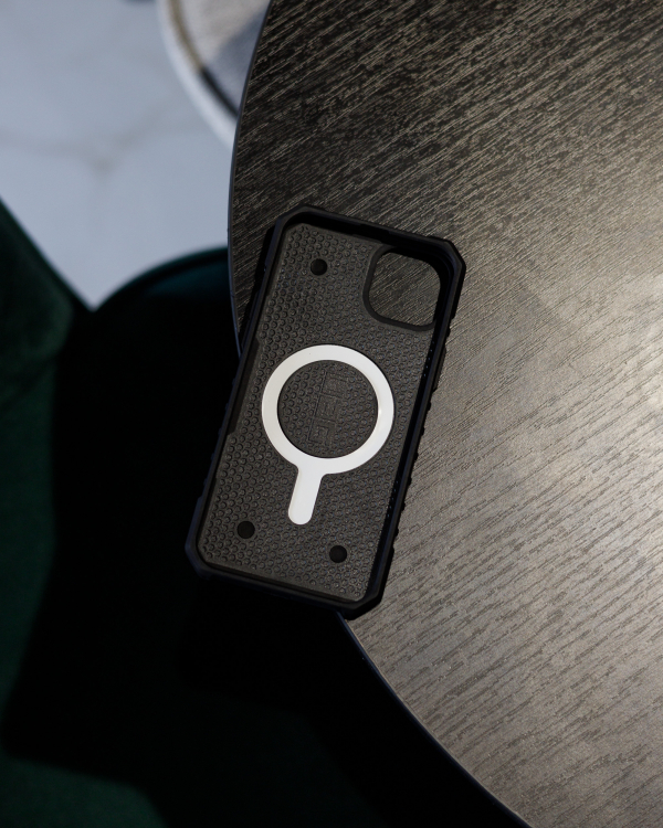 Противоударный чехол UAG с поддержкой MagSafe для IPhone 15 black