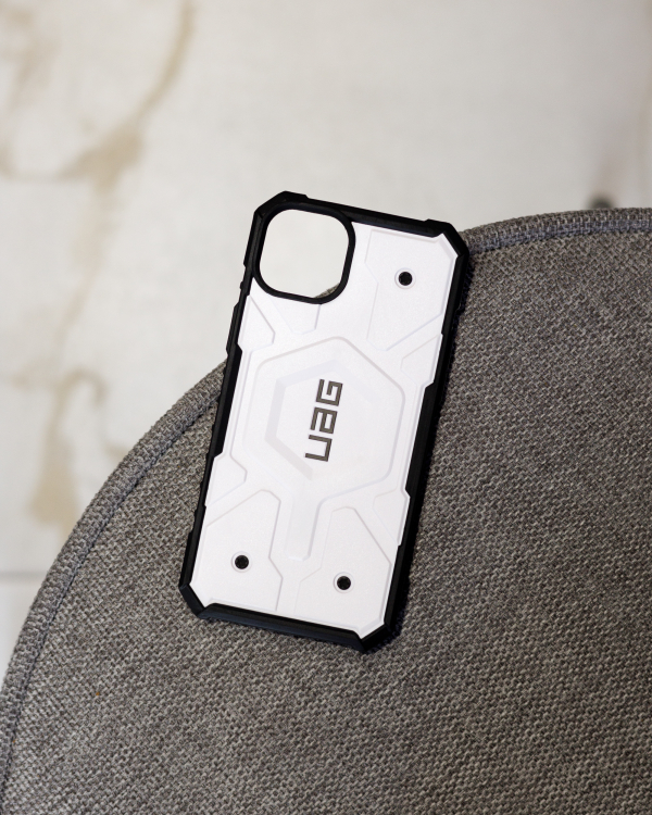 Противоударный чехол UAG с поддержкой MagSafe для IPhone 15 white