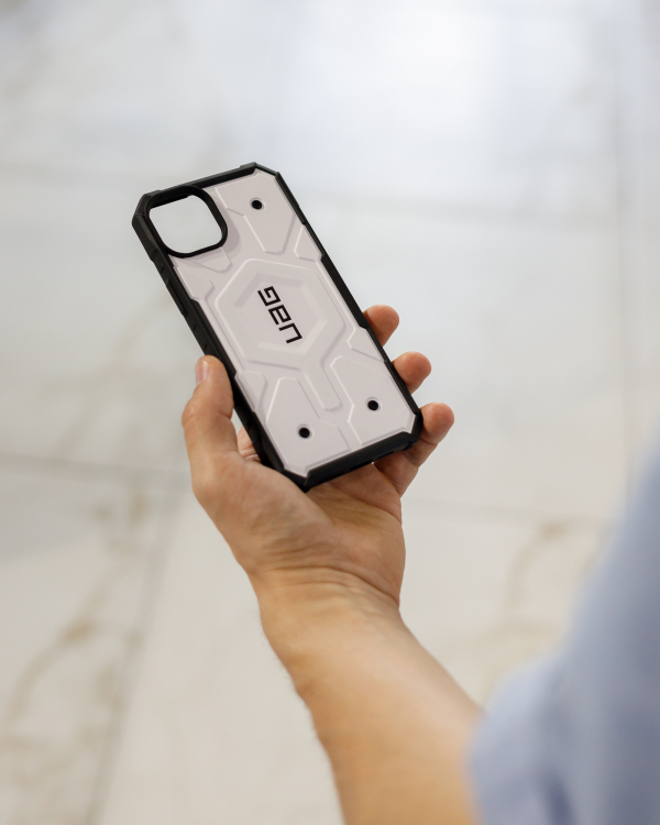 Противоударный чехол UAG с поддержкой MagSafe для IPhone 15 white