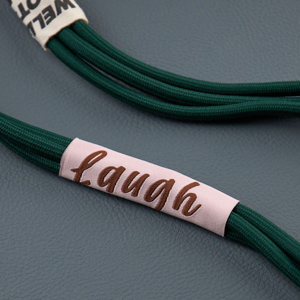 Силиконовый чехол CORD для iPhone 15 темно-зеленый