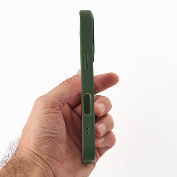 Силиконовый чехол MagSafe CAMERA GLASS PROTECTION для iPhone 16 темно-зеленый