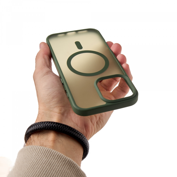 Силиконовый чехол MATTE с поддержкой MagSafe для iPhone 16 Pro sage green
