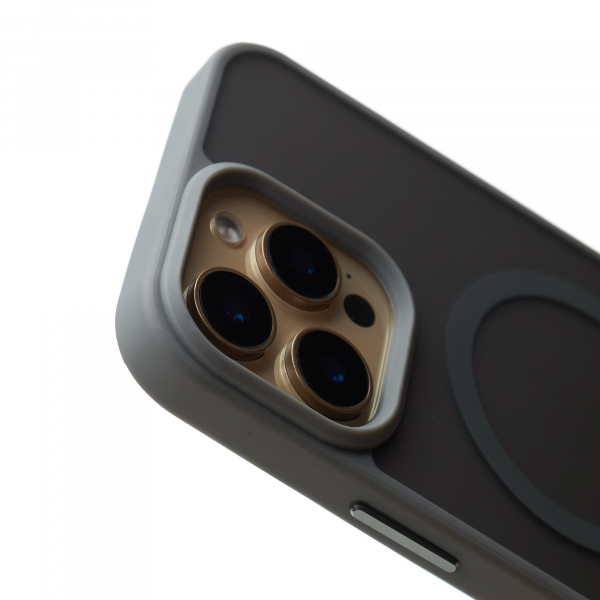 Силиконовый чехол MATTE с поддержкой MagSafe для iPhone 16 Pro titanium black
